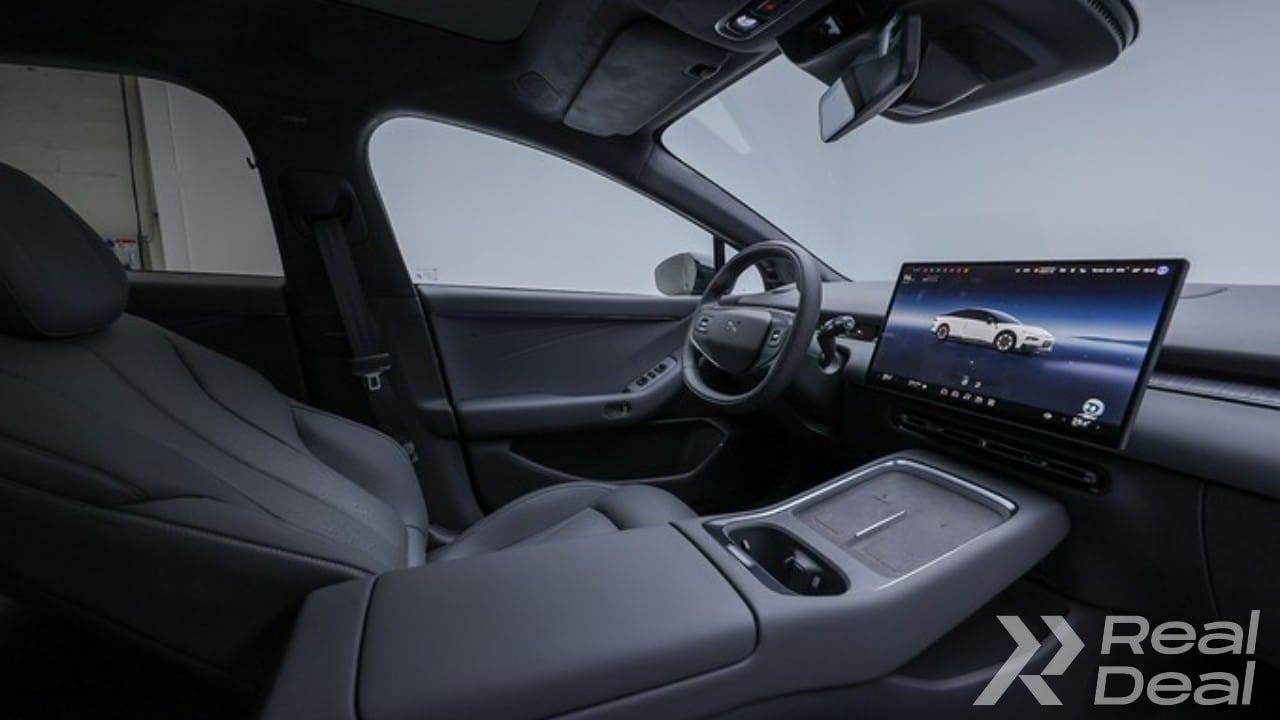 Car image 4