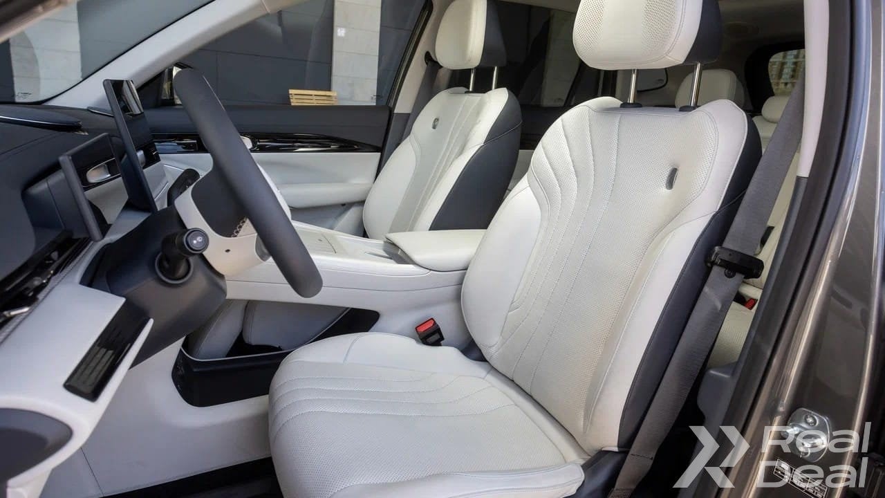 Car image 8