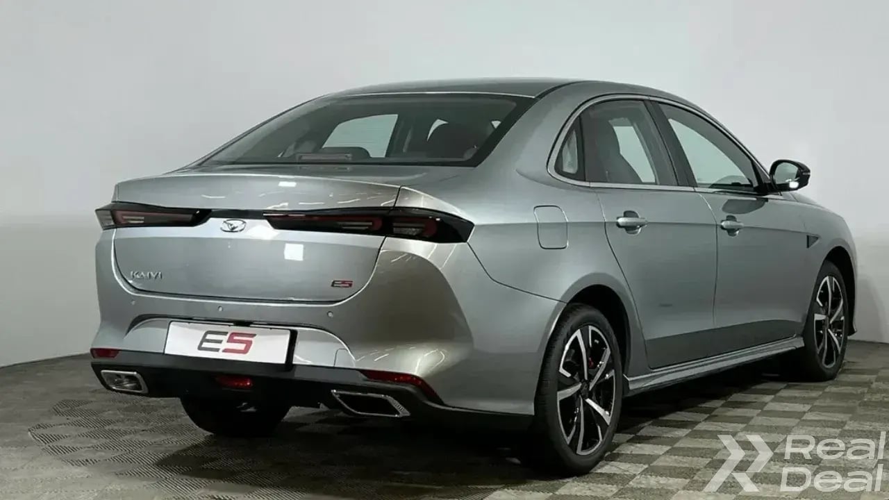 Car image 3