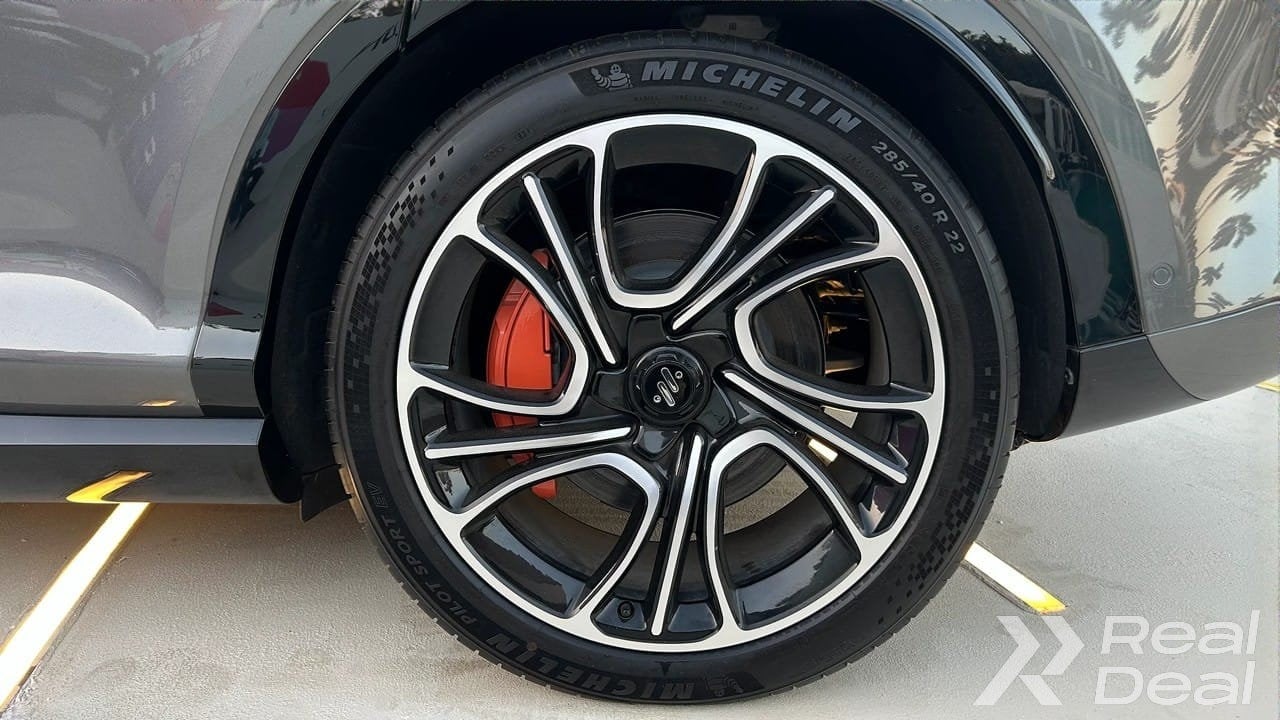 Car image 9
